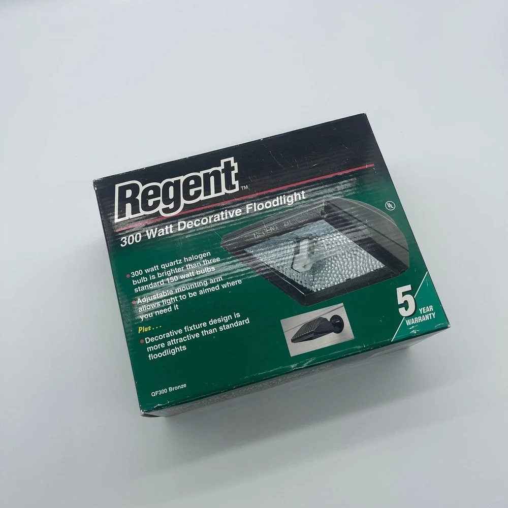 Regent EQ300WL White 300W Quartz Halogen Floodlight Outdoor Fixture